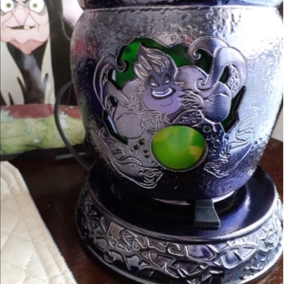 SCENTSY WARMER VILLIANS WITH WAX BOX - Picture 4 of 6